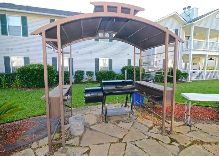 Delightful 3br Near With Pool & Hot Tub Holiday home